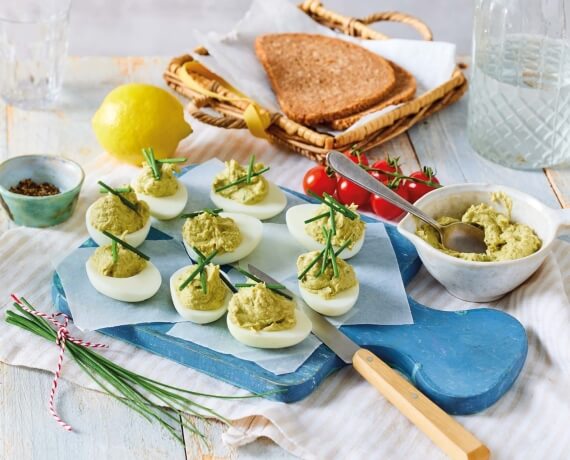 Gefüllte Eier mit Thunfisch und Avocado