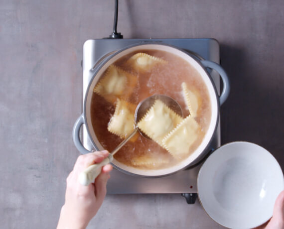 Dies ist Schritt Nr. 4 der Anleitung, wie man das Rezept Schwäbische Maultaschen zubereitet.