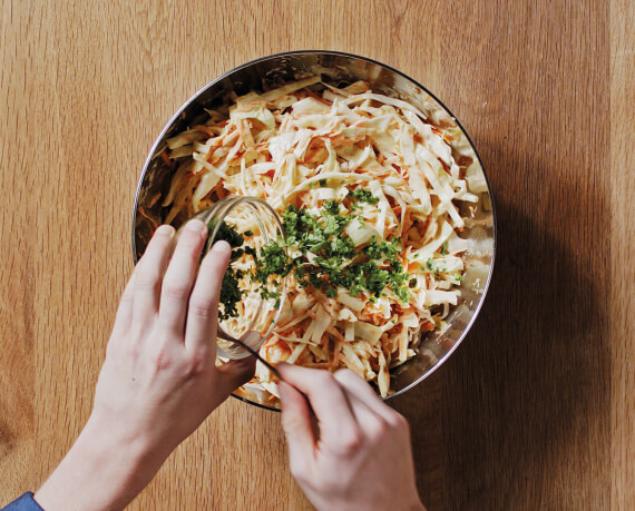 Dies ist Schritt Nr. 3 der Anleitung, wie man das Rezept Klassischer Coleslaw zubereitet.