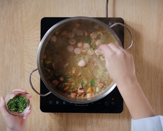 Dies ist Schritt Nr. 3 der Anleitung, wie man das Rezept Klassische Linsensuppe zubereitet.