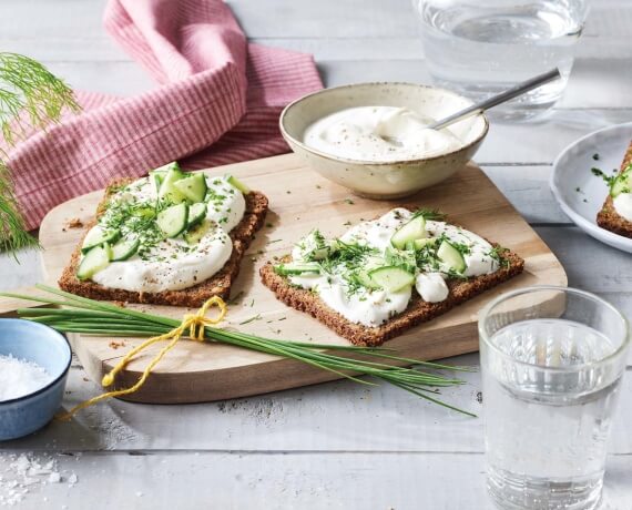 Sonnenblumenkernbrot mit Kräuter-Aufstrich