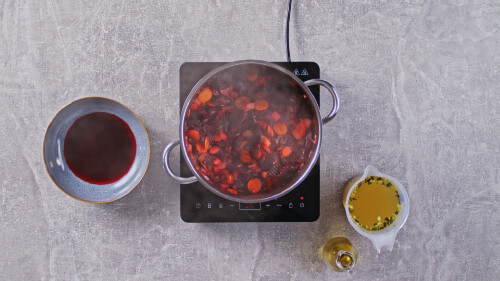 Dies ist Schritt Nr. 2 der Anleitung, wie man das Rezept Botwinka – Polnische Rote-Bete-Suppe zubereitet.