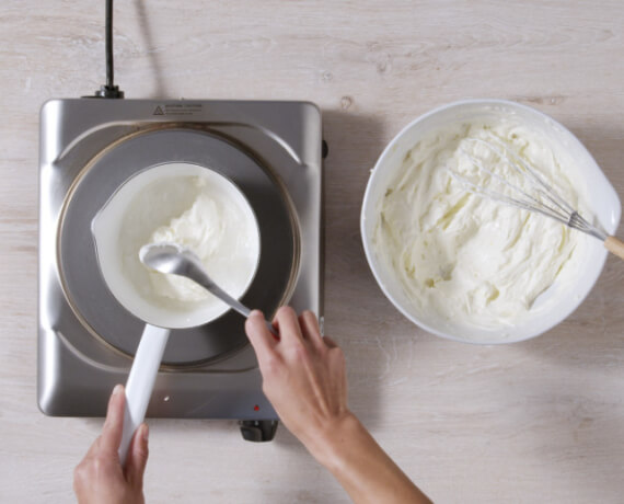 Dies ist Schritt Nr. 4 der Anleitung, wie man das Rezept Dalgona Cheesecake zubereitet.