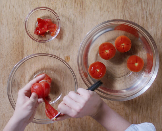 Dies ist Schritt Nr. 1 der Anleitung, wie man das Rezept Klassische Gazpacho zubereitet.