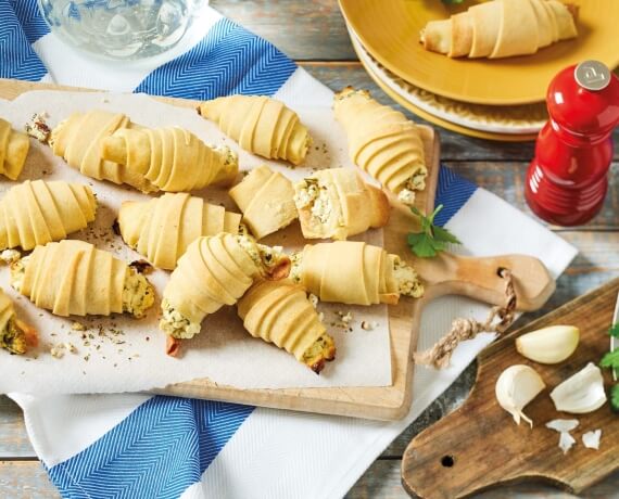 Dies ist Schritt Nr. 1 der Anleitung, wie man das Rezept Knusprige Fetacroissants zubereitet.