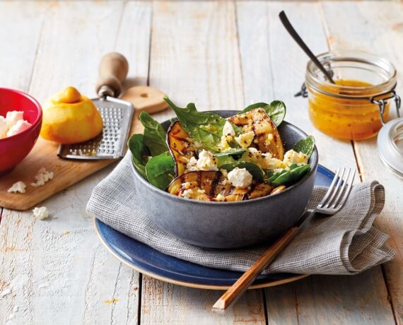 Dies ist Schritt Nr. 1 der Anleitung, wie man das Rezept Auberginen-Spinat-Salat mit Feta zubereitet.