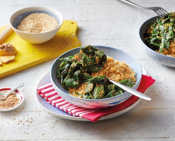 Dies ist Schritt Nr. 1 der Anleitung, wie man das Rezept Sesam-Spinat mit Quinoa zubereitet.