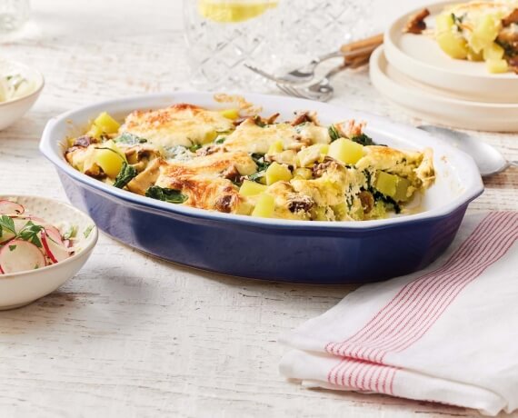 Dies ist Schritt Nr. 1 der Anleitung, wie man das Rezept Kartoffelfrittata mit Spinat, Champignons und Kohlrabi-Radieschen-Salat zubereitet.