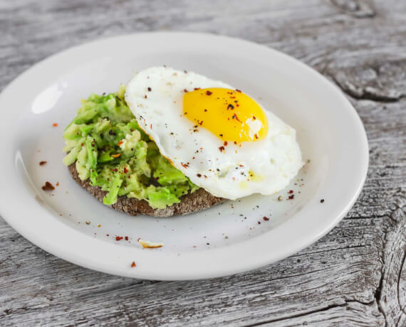 [Schnell &amp; einfach] Belegtes Brot mit Spiegelei und Avocado | LIDL Kochen