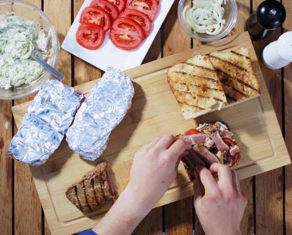 Dies ist Schritt Nr. 4 der Anleitung, wie man das Rezept Steaksandwich mit Rucola-Mayonnaise zubereitet.