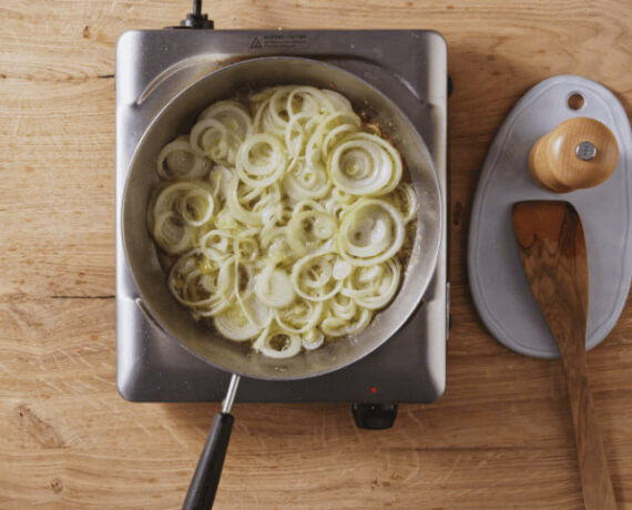 Dies ist Schritt Nr. 2 der Anleitung, wie man das Rezept Käsespätzle zubereitet.