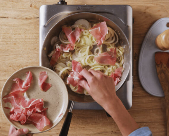 Dies ist Schritt Nr. 4 der Anleitung, wie man das Rezept Käsespätzle zubereitet.