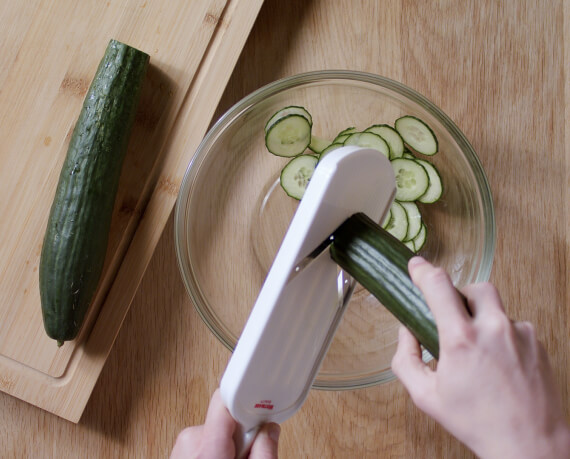 Dies ist Schritt Nr. 1 der Anleitung, wie man das Rezept Klassischer Gurkensalat zubereitet.