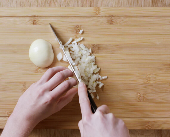 Dies ist Schritt Nr. 2 der Anleitung, wie man das Rezept Klassischer Kartoffelsalat zubereitet.