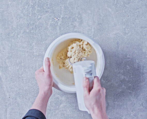 Dies ist Schritt Nr. 1 der Anleitung, wie man das Rezept Veganer Bienenstich zubereitet.