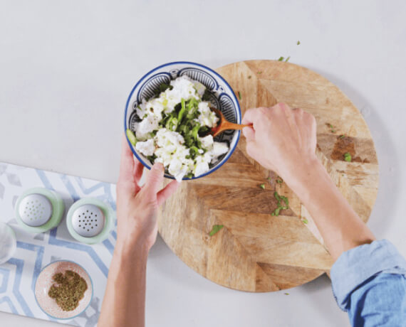 Dies ist Schritt Nr. 3 der Anleitung, wie man das Rezept Souflaki-Pita mit griechischem Joghurt zubereitet.