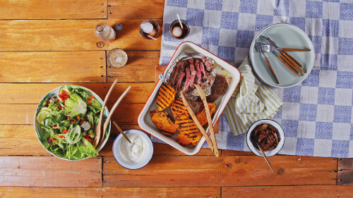 Dies ist Schritt Nr. 5 der Anleitung, wie man das Rezept Rib-Eye-Steak mit Süßkartoffeln und Cola-Schalotten zubereitet.