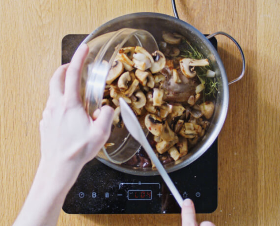 Dies ist Schritt Nr. 3 der Anleitung, wie man das Rezept Coq au vin zubereitet.