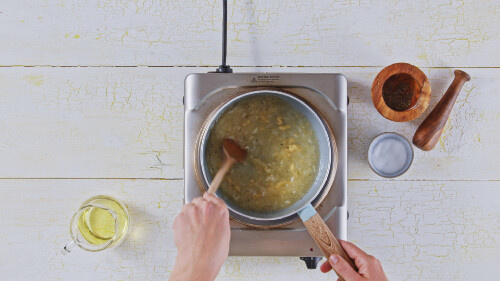 Dies ist Schritt Nr. 3 der Anleitung, wie man das Rezept Klassisches Wiener Schnitzel mit Kartoffel-Gurken-Salat zubereitet.