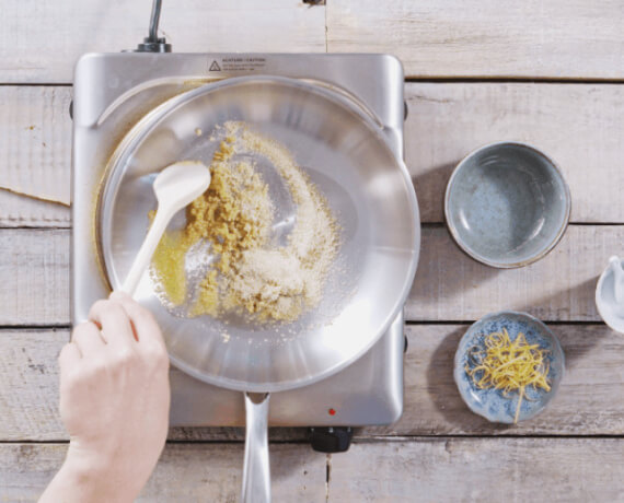 Dies ist Schritt Nr. 3 der Anleitung, wie man das Rezept Spaghetti mit Sardellen und Zitrone zubereitet.