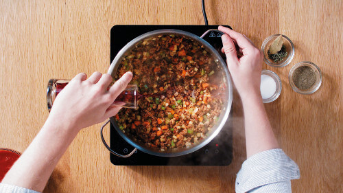 Dies ist Schritt Nr. 2 der Anleitung, wie man das Rezept Spaghetti mit Vemondo Bolognese zubereitet.
