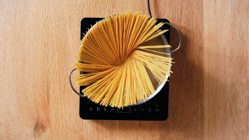 Dies ist Schritt Nr. 3 der Anleitung, wie man das Rezept Spaghetti mit Vemondo Bolognese zubereitet.