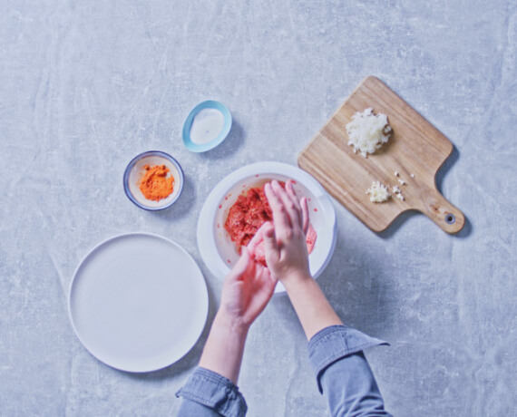 Dies ist Schritt Nr. 2 der Anleitung, wie man das Rezept Tapas-Teller – Patatas Bravas mit Albóndigas und Pimentos de Padrón zubereitet.