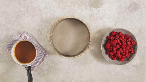 Dies ist Schritt Nr. 1 der Anleitung, wie man das Rezept Upside-Down-Buttermilch-Himbeerkuchen zubereitet.