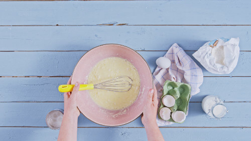 Dies ist Schritt Nr. 1 der Anleitung, wie man das Rezept Ofen-Pfannkuchen mit Beeren und Vanilleeis zubereitet.