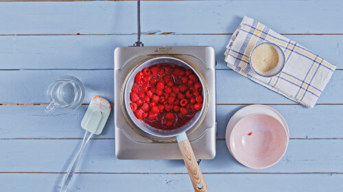 Dies ist Schritt Nr. 3 der Anleitung, wie man das Rezept Ofen-Pfannkuchen mit Beeren und Vanilleeis zubereitet.