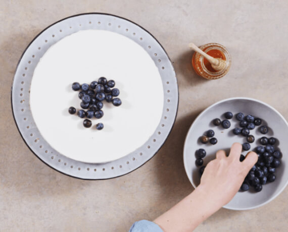 Dies ist Schritt Nr. 5 der Anleitung, wie man das Rezept Skyr-Cheese-Cake mit Heidelbeeren zubereitet.