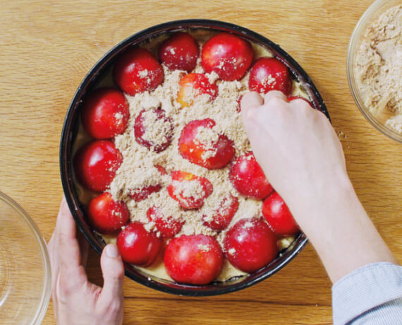 Dies ist Schritt Nr. 4 der Anleitung, wie man das Rezept Klassischer Pflaumenkuchen mit Zimt zubereitet.