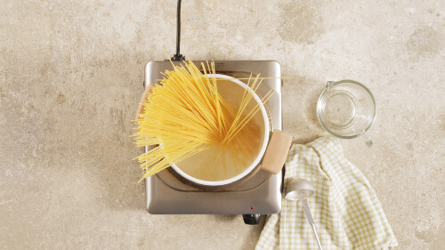 Dies ist Schritt Nr. 2 der Anleitung, wie man das Rezept Vegane-Zitronen Spaghetti mit Cashew-Sauce zubereitet.