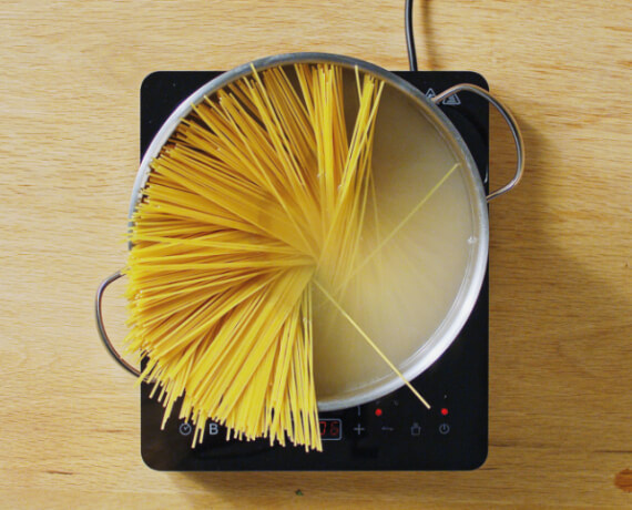 Dies ist Schritt Nr. 1 der Anleitung, wie man das Rezept Spaghetti mit Avocadosauce zubereitet.