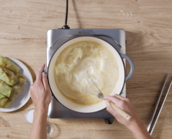 Dies ist Schritt Nr. 5 der Anleitung, wie man das Rezept Klassische Kohlrouladen zubereitet.