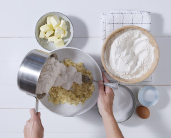 Dies ist Schritt Nr. 2 der Anleitung, wie man das Rezept Bananen-Zimtschnecken zubereitet.