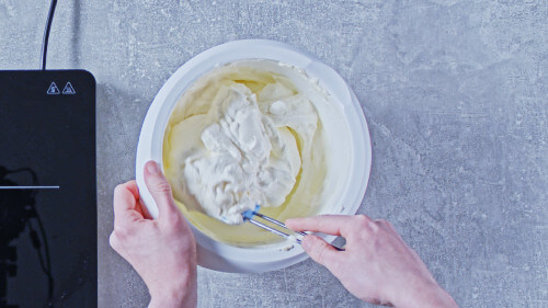 Dies ist Schritt Nr. 4 der Anleitung, wie man das Rezept Cheesecake mit Karamell-Popcorn zubereitet.