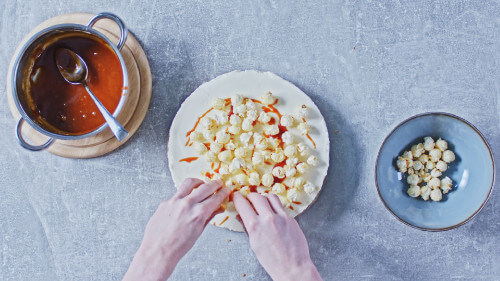 Dies ist Schritt Nr. 6 der Anleitung, wie man das Rezept Cheesecake mit Karamell-Popcorn zubereitet.