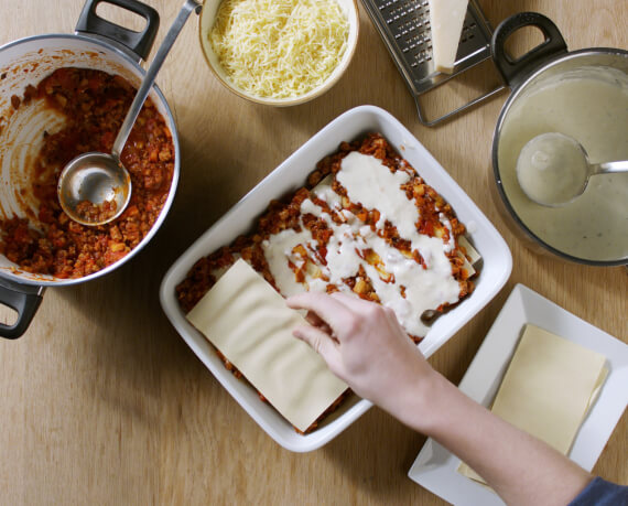 Dies ist Schritt Nr. 4 der Anleitung, wie man das Rezept Klassische Lasagne zubereitet.