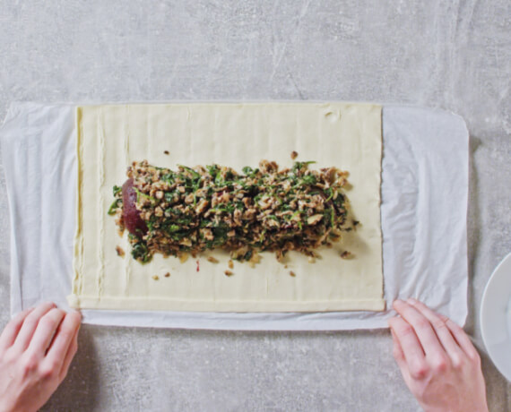 Dies ist Schritt Nr. 3 der Anleitung, wie man das Rezept Veganer Wellington-Braten mit Feldsalat zubereitet.