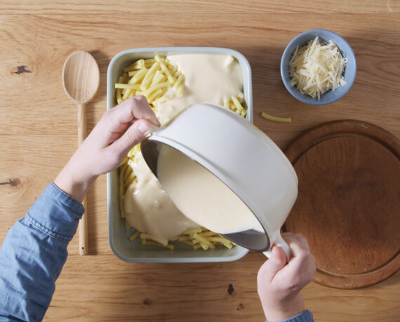 Dies ist Schritt Nr. 3 der Anleitung, wie man das Rezept Mac and Cheese mit Salat zubereitet.