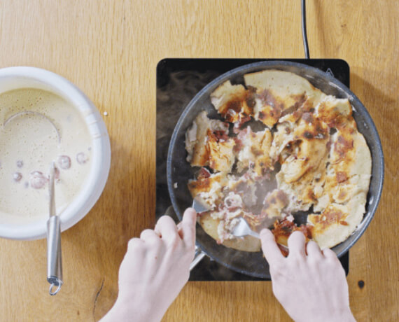 Dies ist Schritt Nr. 3 der Anleitung, wie man das Rezept Kirsch-Kaiserschmarrn zubereitet.