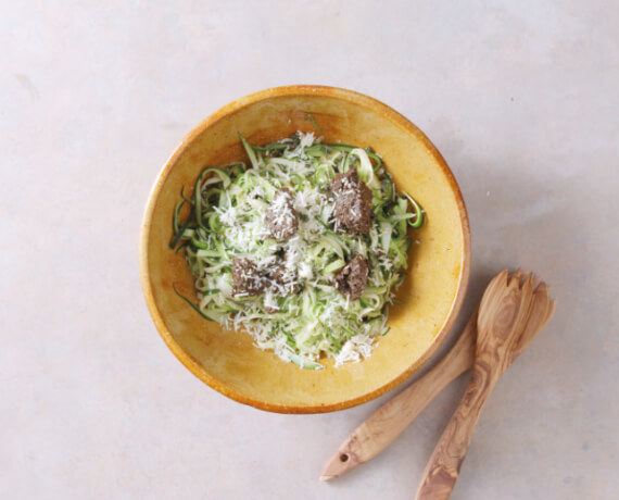 Dies ist Schritt Nr. 4 der Anleitung, wie man das Rezept Zoodles mit Olivenpesto zubereitet.