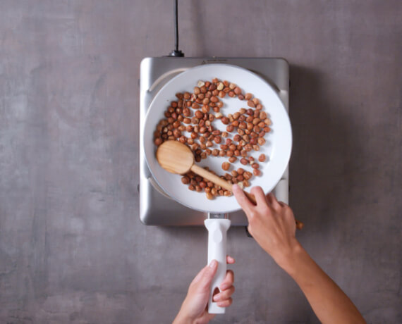 Dies ist Schritt Nr. 1 der Anleitung, wie man das Rezept Kokos-Energy-Balls zubereitet.