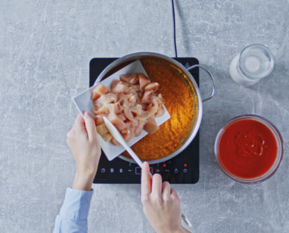 Dies ist Schritt Nr. 3 der Anleitung, wie man das Rezept Paleo-Chicken-Curry mit Reis zubereitet.