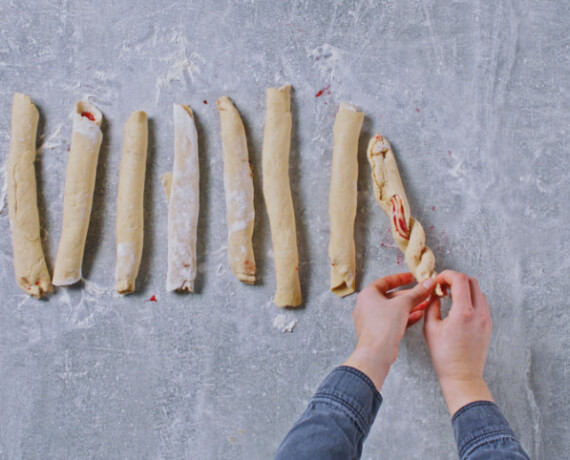 Dies ist Schritt Nr. 3 der Anleitung, wie man das Rezept Vegane Osterkränzchen mit Himbeerkonfitüre zubereitet.