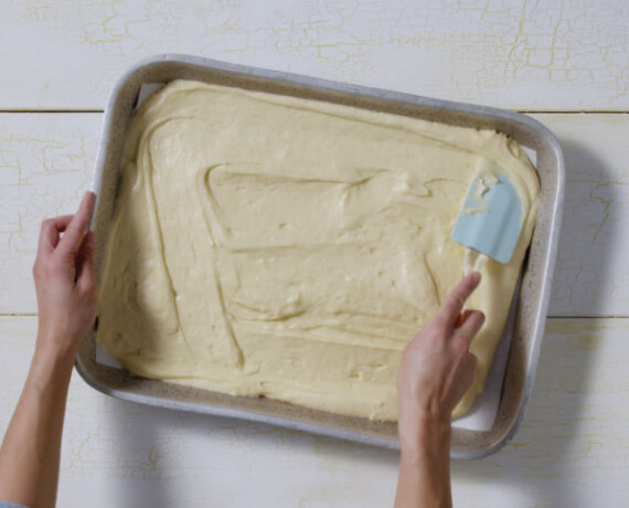 Dies ist Schritt Nr. 3 der Anleitung, wie man das Rezept Spiegeleikuchen mit Schmandcreme zubereitet.