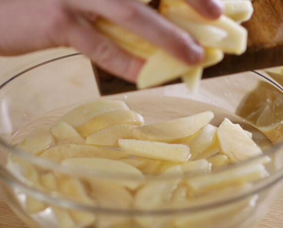 Dies ist Schritt Nr. 1 der Anleitung, wie man das Rezept Klassischer Apfelkuchen zubereitet.