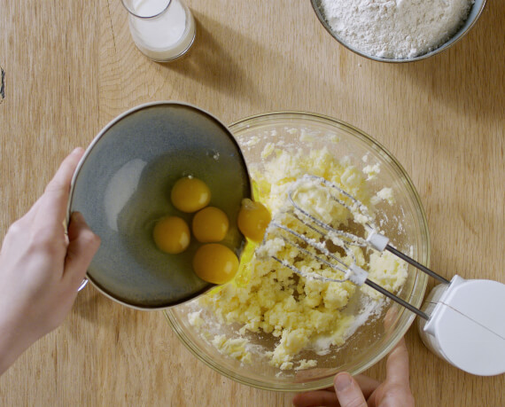 Dies ist Schritt Nr. 2 der Anleitung, wie man das Rezept Klassischer Apfelkuchen zubereitet.