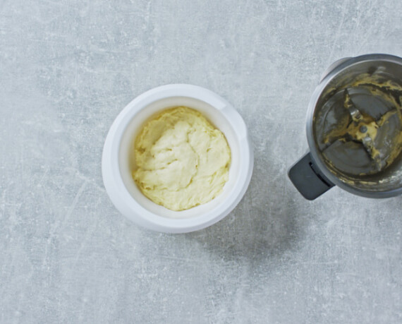 Dies ist Schritt Nr. 2 der Anleitung, wie man das Rezept Hefezopf-Rezept mit Pudding zubereitet.